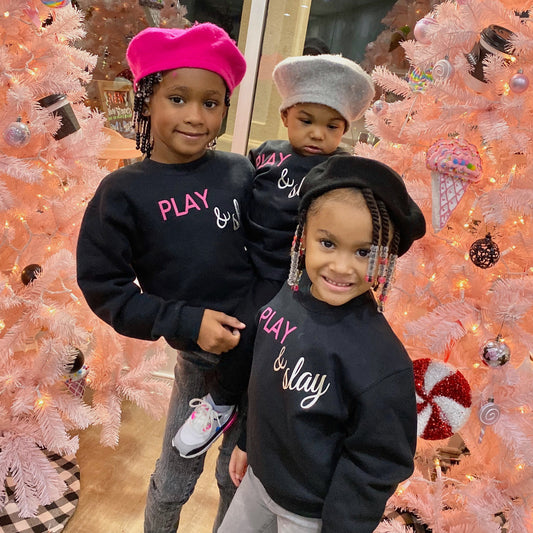PLAY & SLAY SIGNATURE SWEATSHIRT